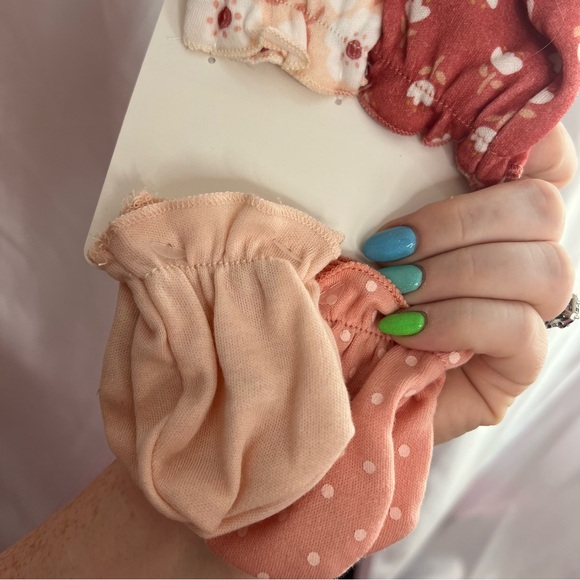 Little Chickadees 4 Pack Mittens Floral Print NWT - Picture 4 of 5